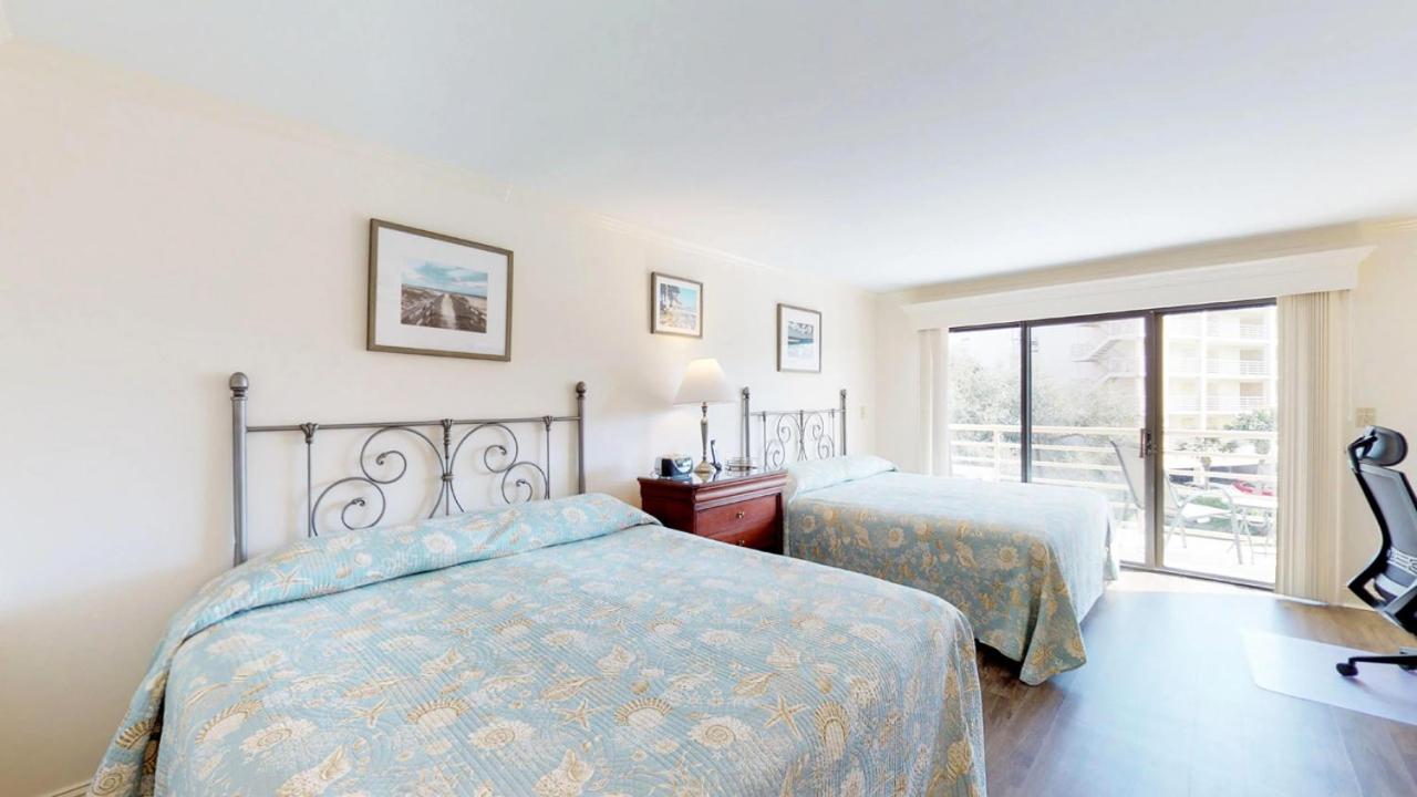| 2215 Villamare