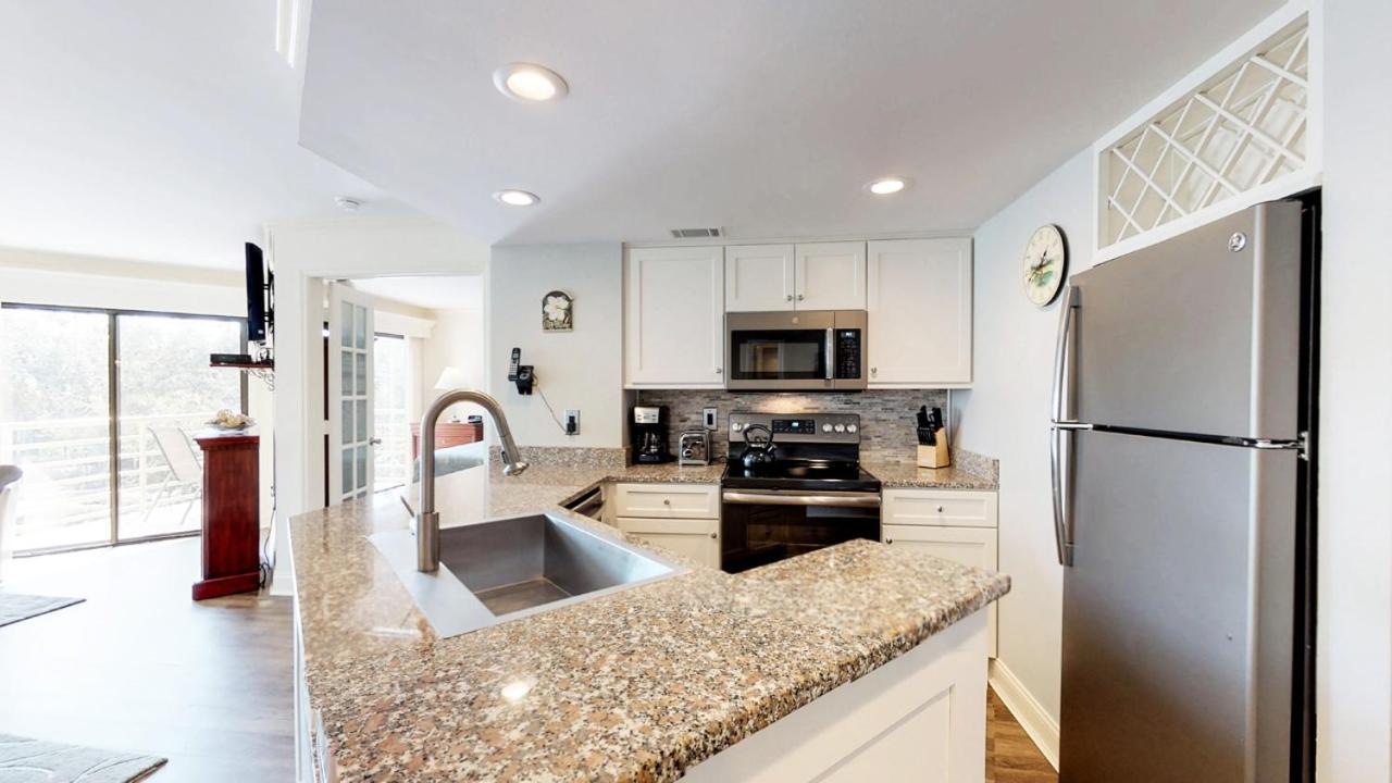 | 2215 Villamare