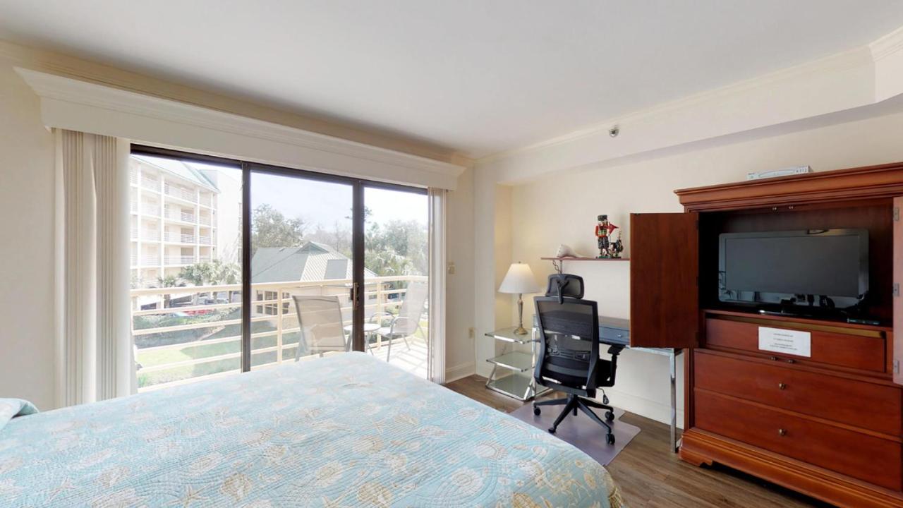 | 2215 Villamare