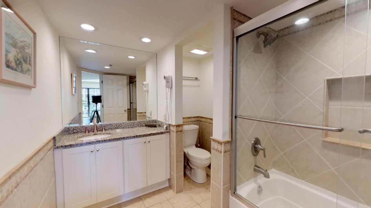 | 2215 Villamare