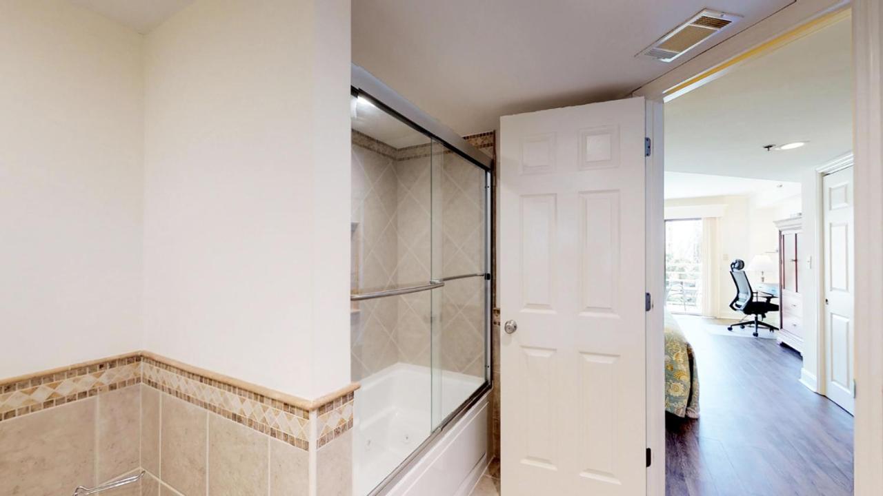 | 2215 Villamare