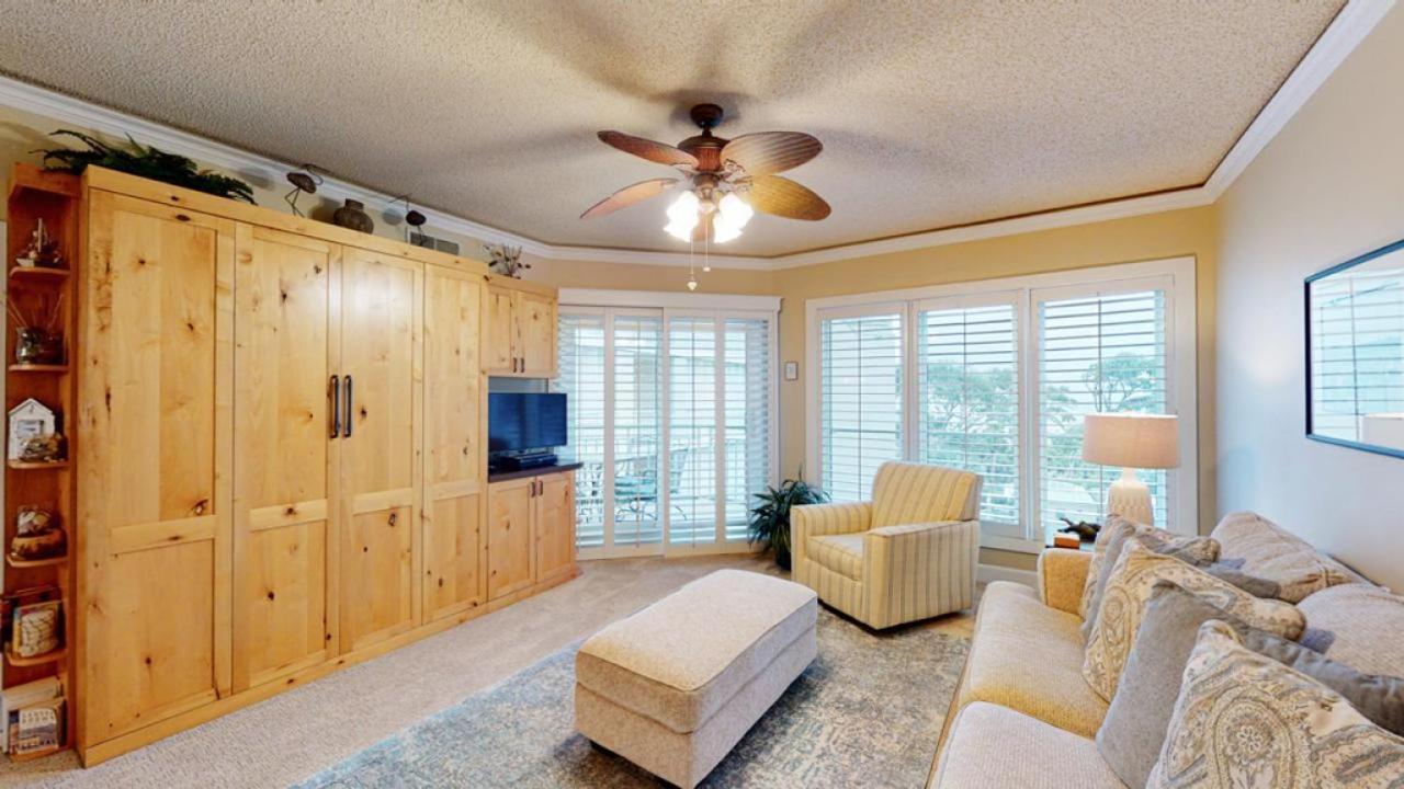  | 404 Windsor Place