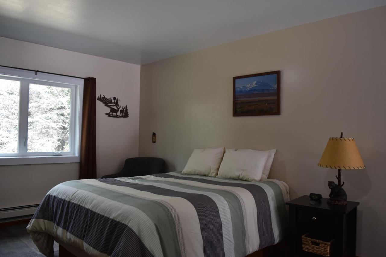 | Backwoods Lodge