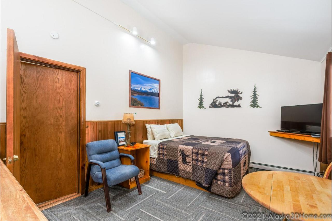 | Backwoods Lodge