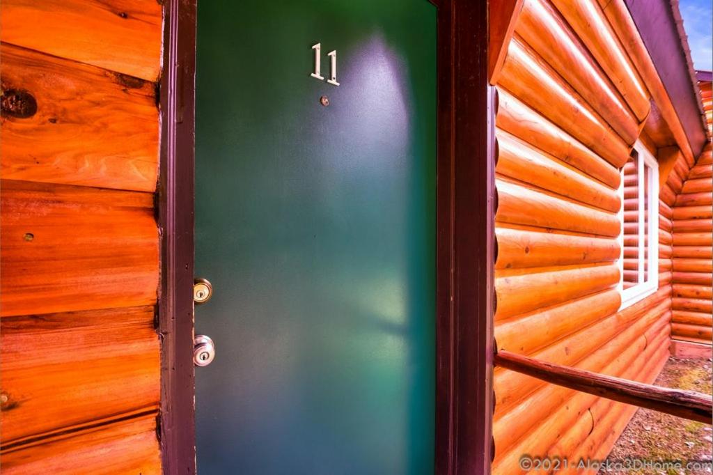 | Backwoods Lodge