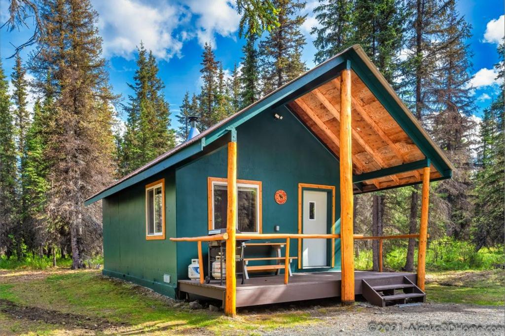 | Backwoods Lodge
