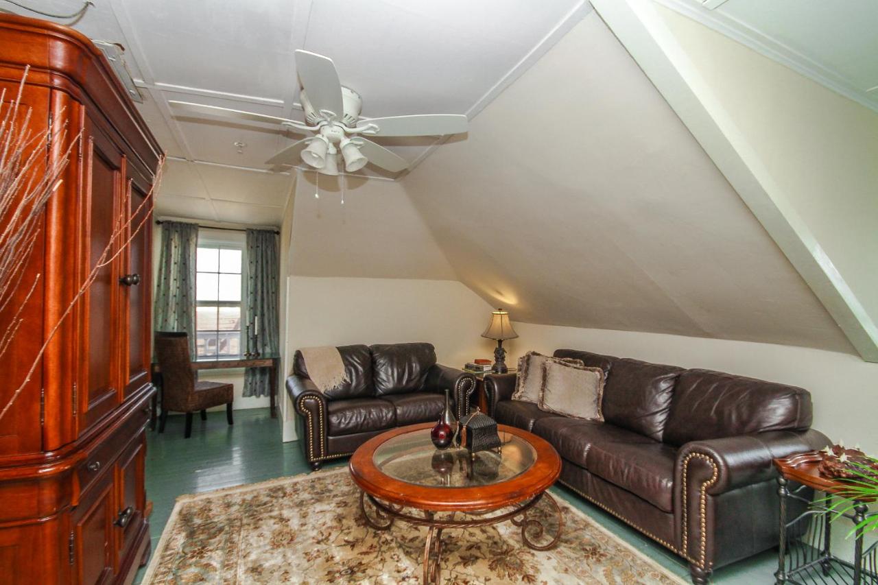 | The Kenwood Inn