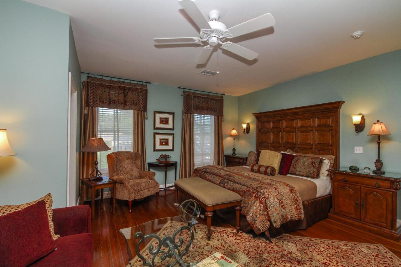 | The Kenwood Inn