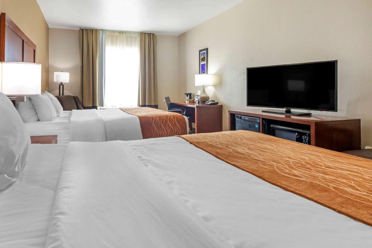Queen Room with Two Queen Beds at Comfort Inn Near UNT