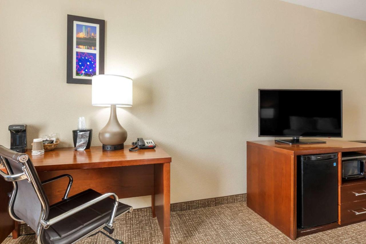 Queen Room with Two Queen Beds at Comfort Inn Near UNT