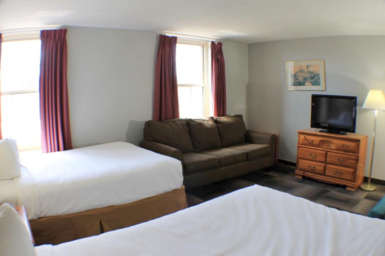 Deluxe Double Room with Two Double Beds - Non-Smoking at The Hotel Ojibway, Trademark Collection by Wyndham