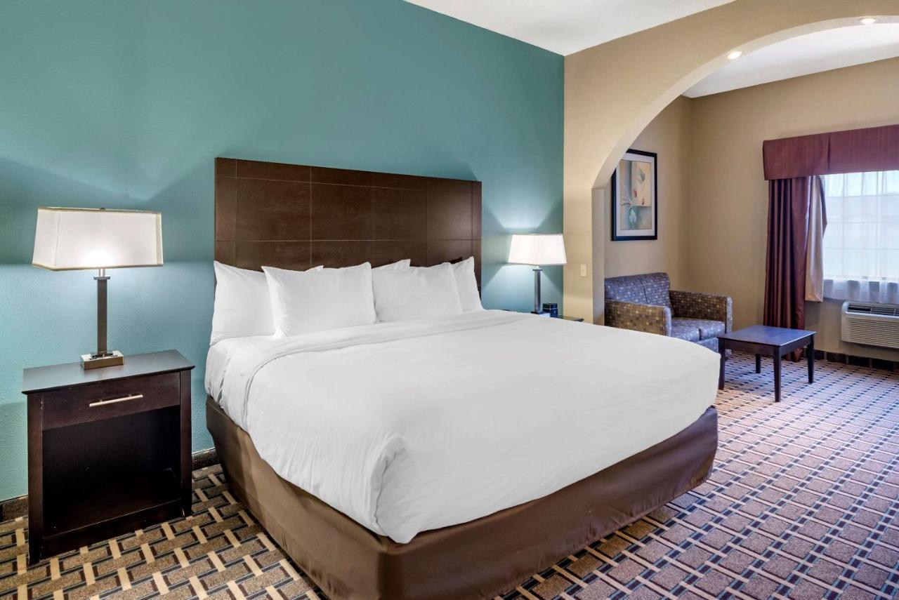 King Suite with Sofa Bed - Accessible/Non Smoking at La Quinta Inn & Suites by Wyndham Clovis NM