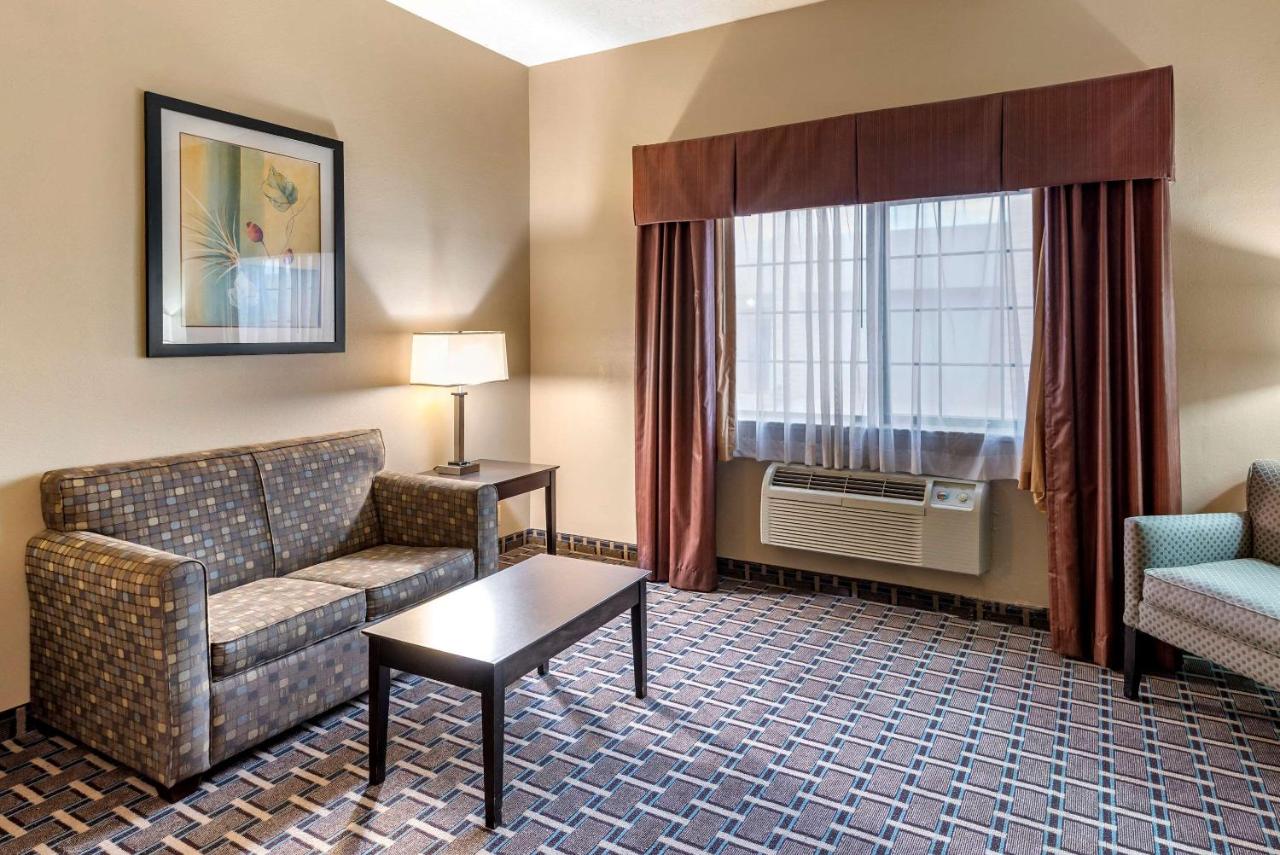 Queen Suite with Two Queen Beds and Sofa Bed - Non Smoking at La Quinta Inn & Suites by Wyndham Clovis NM