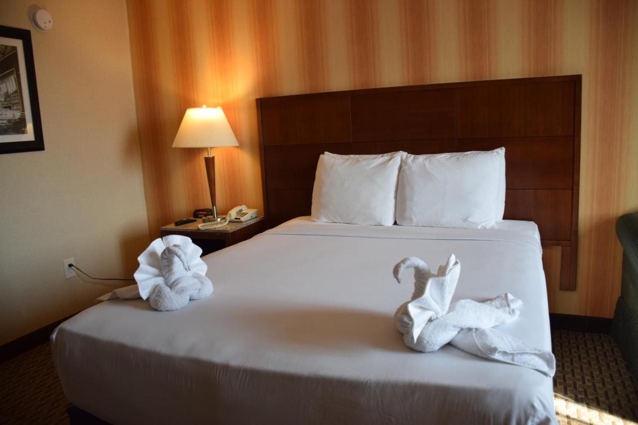 | E Hotel Banquet & Conference Center