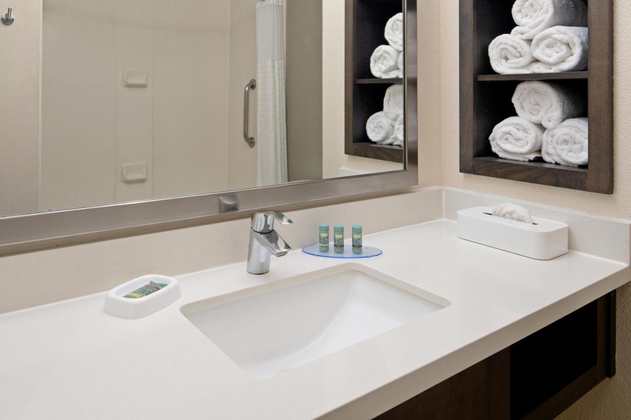 | Best Western Valencia/Six Flags Inn & Suites