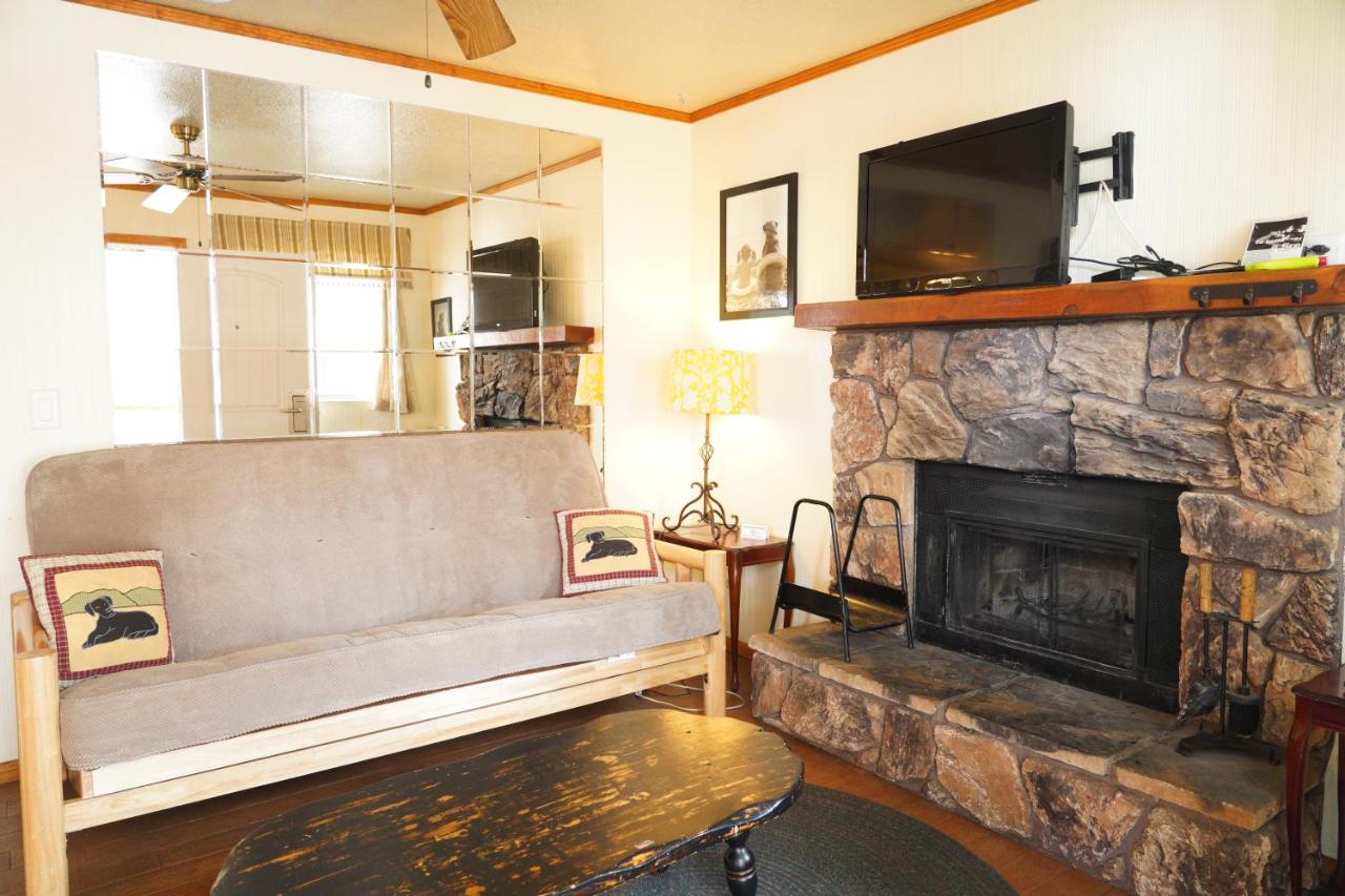 | Hillcrest Lodge