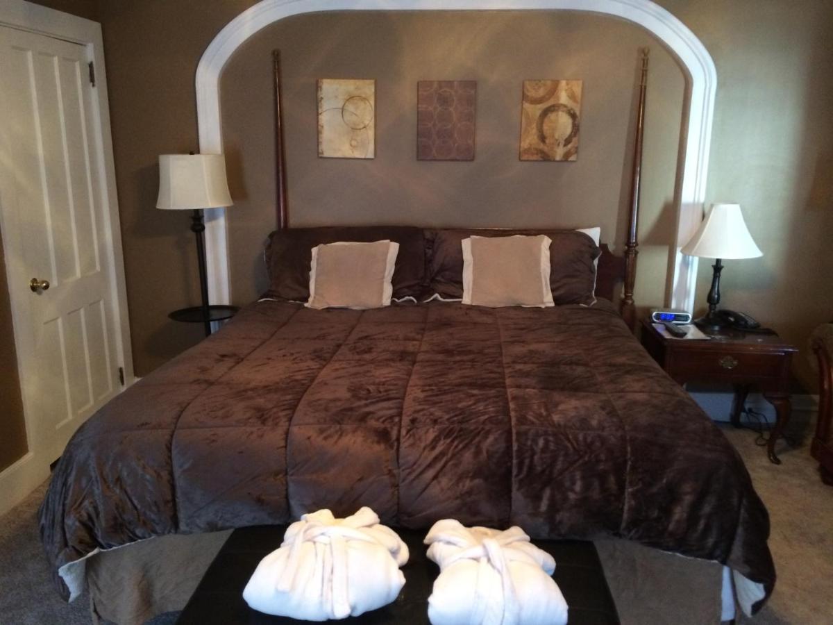  | The Tunnicliff Inn