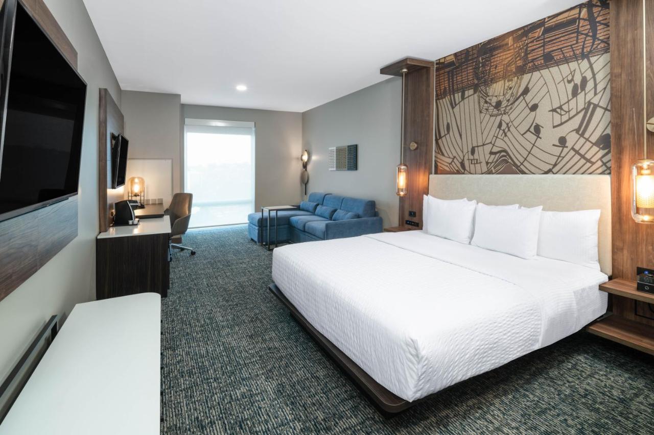 King Room - Mobility Access/Non-Smoking at La Quinta Inn & Suites by Wyndham Nashville Downtown / Stadium