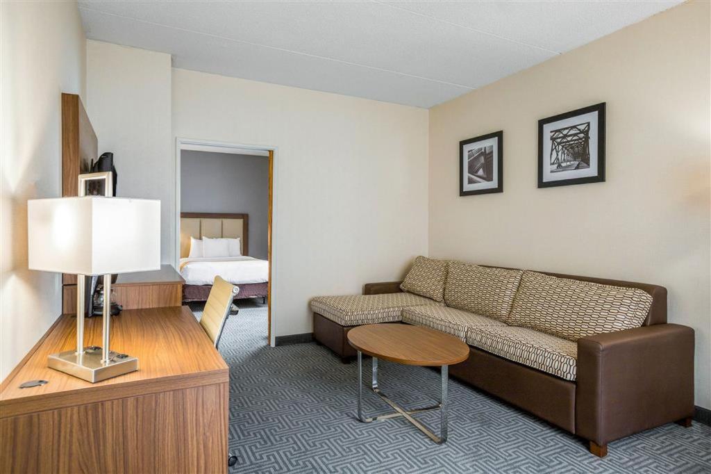 Double Suite at Quality Suites Lansing West