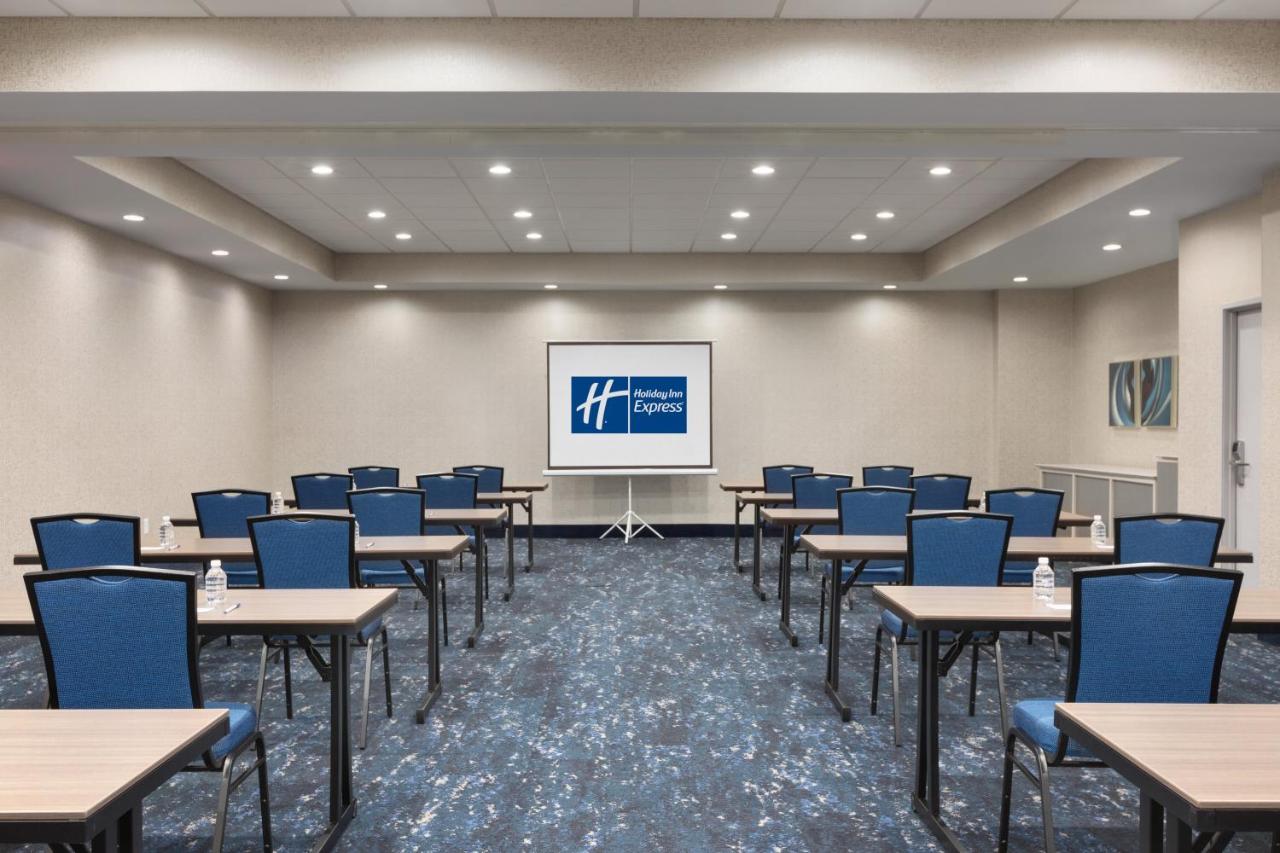 | Holiday Inn Express Dumfries-Quantico, an IHG Hotel
