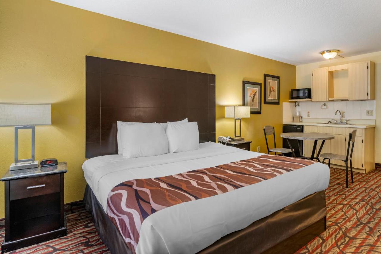  | Rodeway Inn Central Clearwater Beach