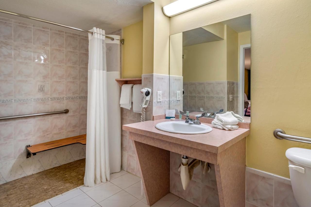  | Rodeway Inn Central Clearwater Beach