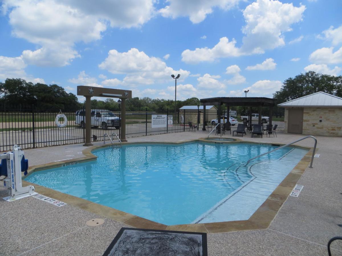 | Hotel Texas Hallettsville