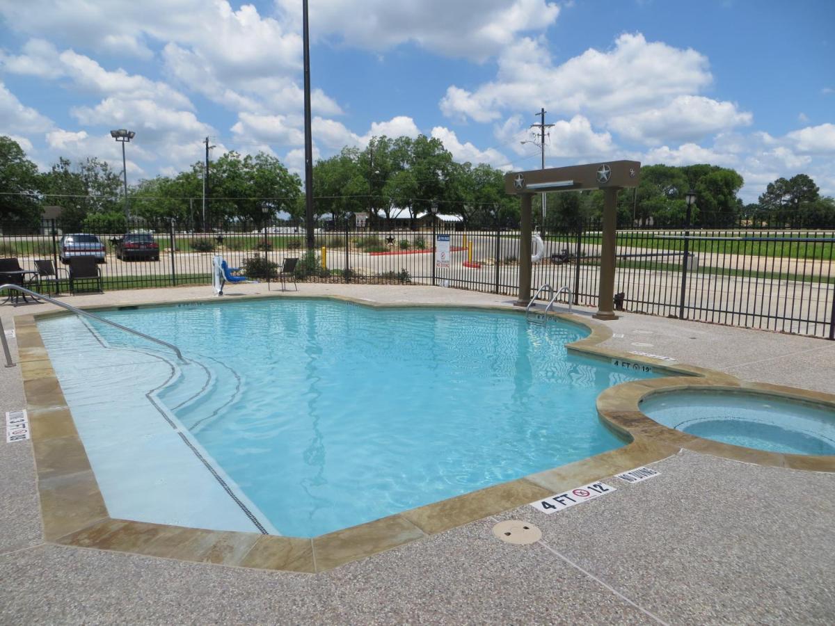 | Hotel Texas Hallettsville