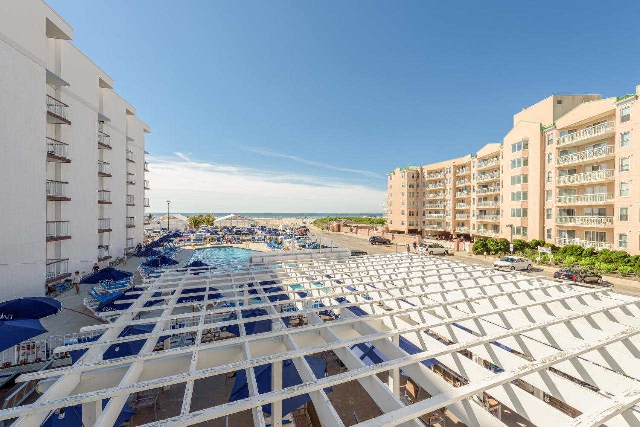 Premium King Studio at ICONA Diamond Beach