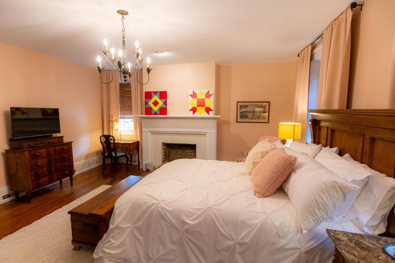 | Thomas Rose Inn