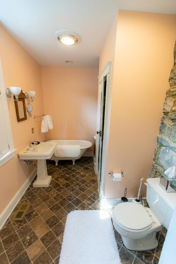 | Thomas Rose Inn