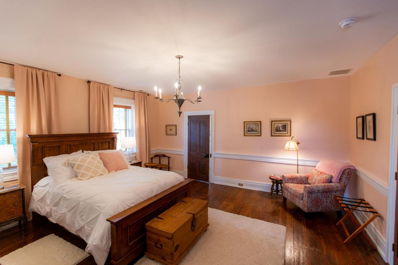 | Thomas Rose Inn