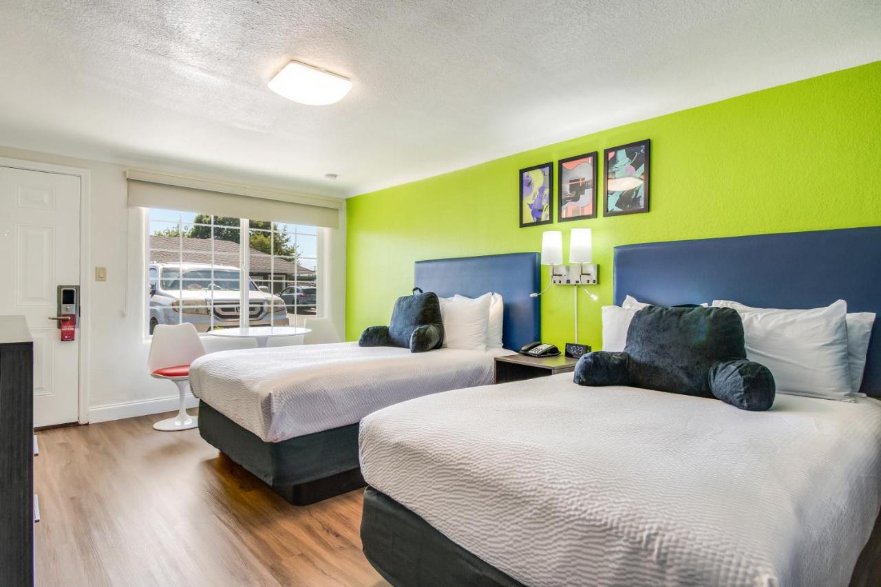 Double Room with Two Double Beds - Non-Smoking at Signature Inn Eugene
