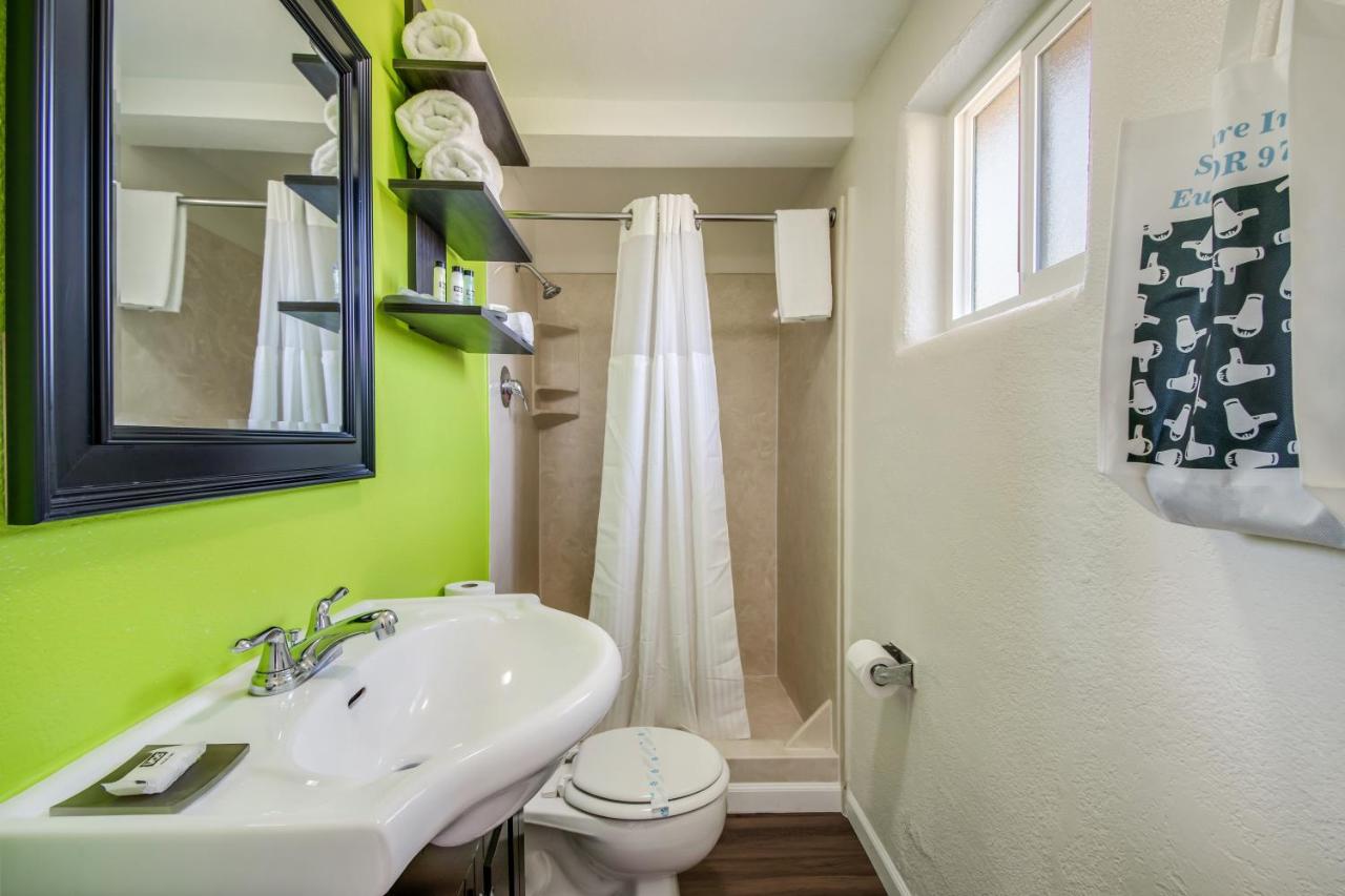 Double Room with Two Double Beds - Non-Smoking at Signature Inn Eugene