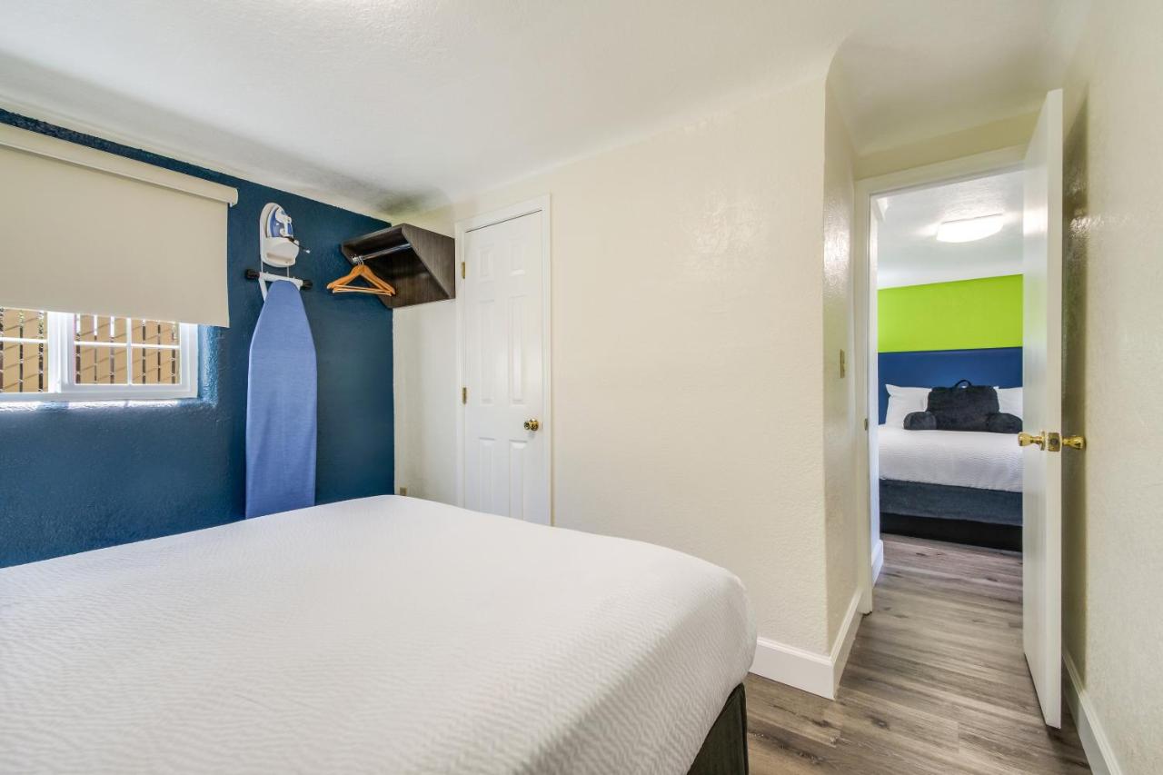 Standard Triple Room at Signature Inn Eugene