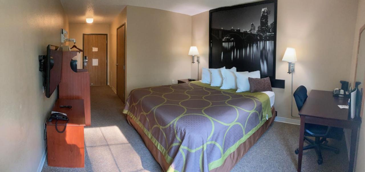 King Room - Mobility Access/Non-Smoking at Super 8 by Wyndham Chisago City