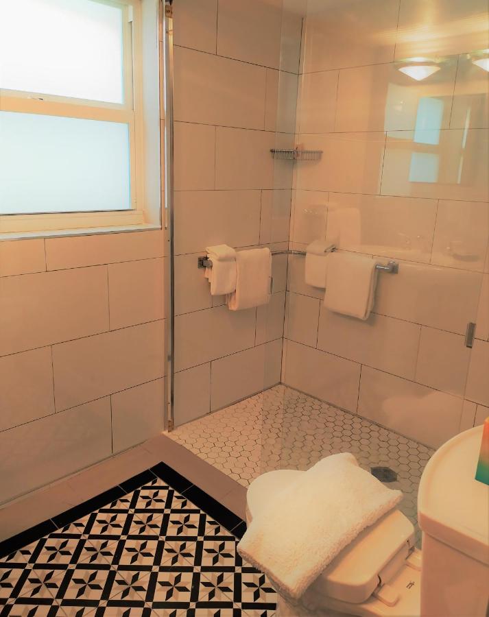  | Manhattan Tower Apartment Hotel