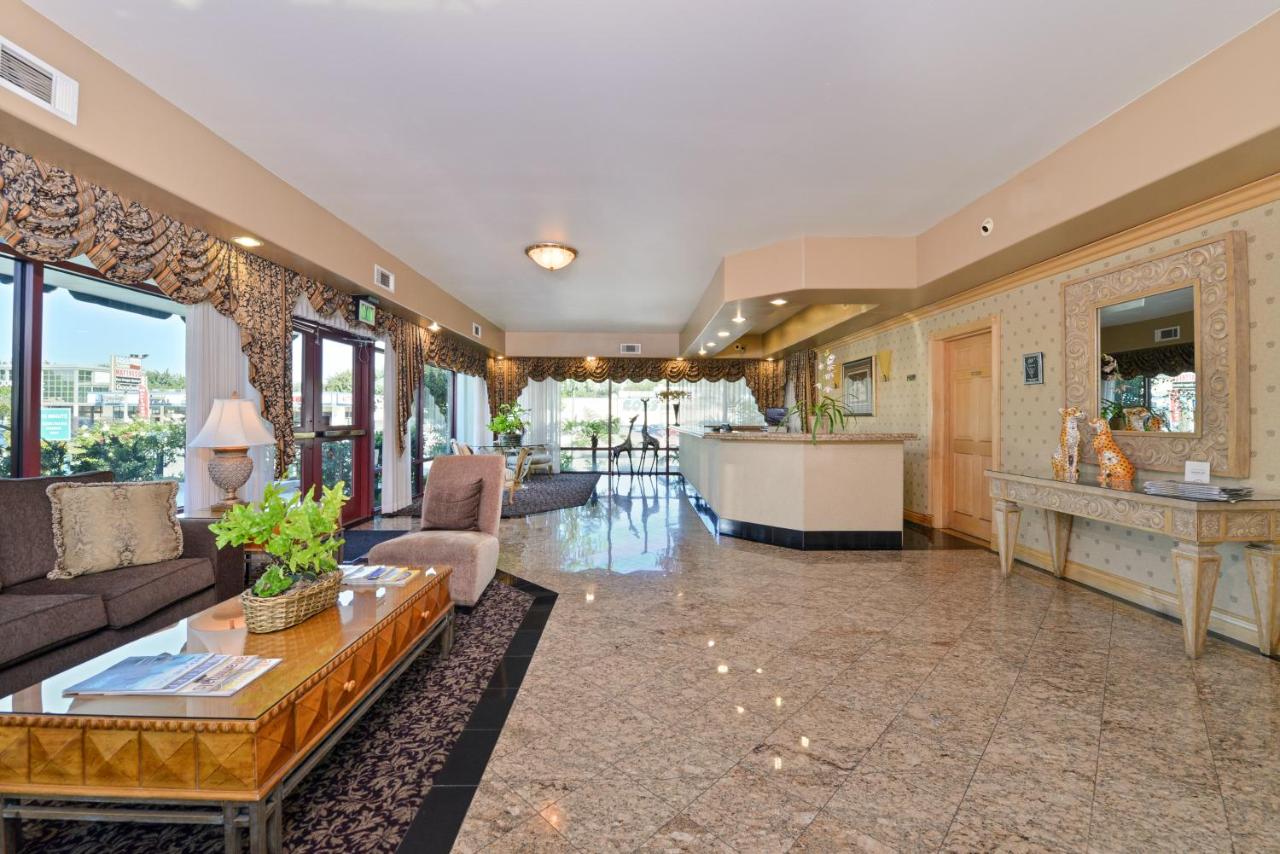 | Tarzana Inn