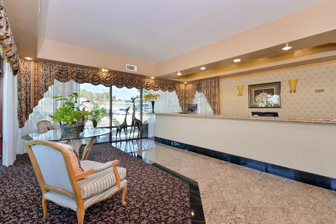 | Tarzana Inn