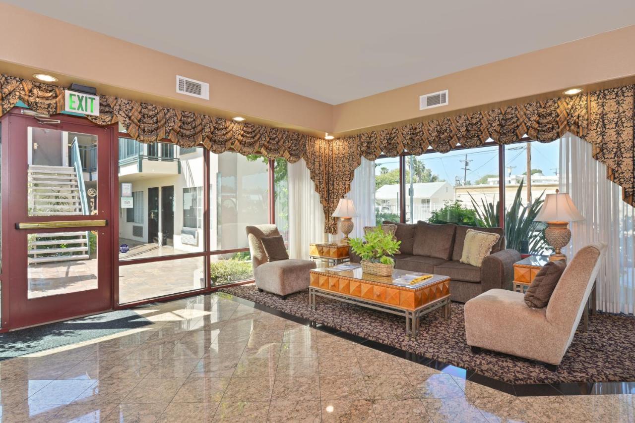 | Tarzana Inn