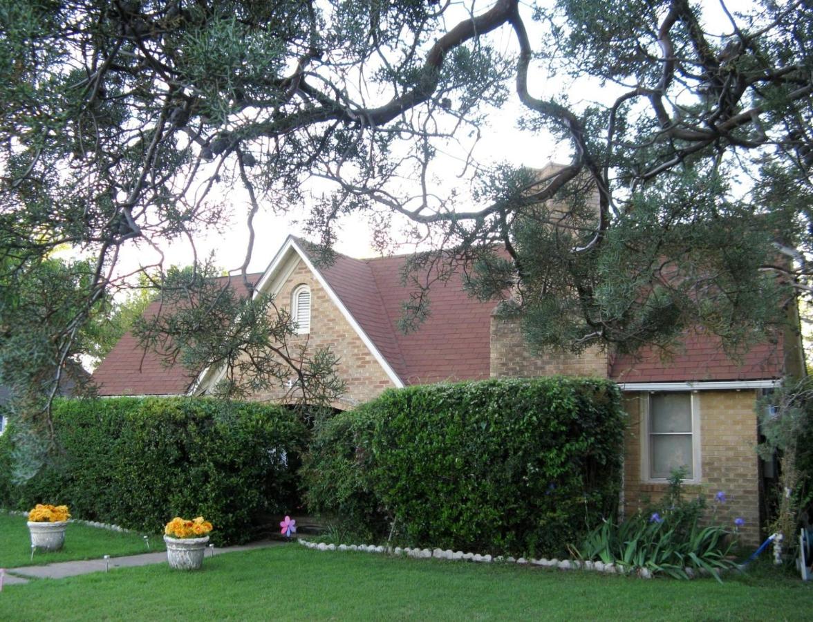 | Alla's Historical Bed and Breakfast, Spa and Cabana