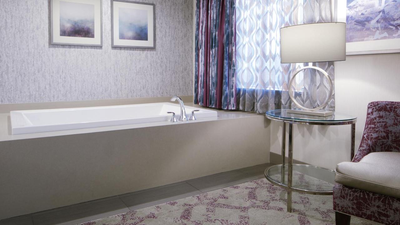 Deluxe Spa Suite 1 King Non-Smoking at Silver Legacy Reno - A Caesars Rewards Destination