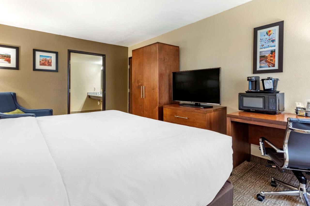  | Comfort Inn & Suites Albuquerque Downtown
