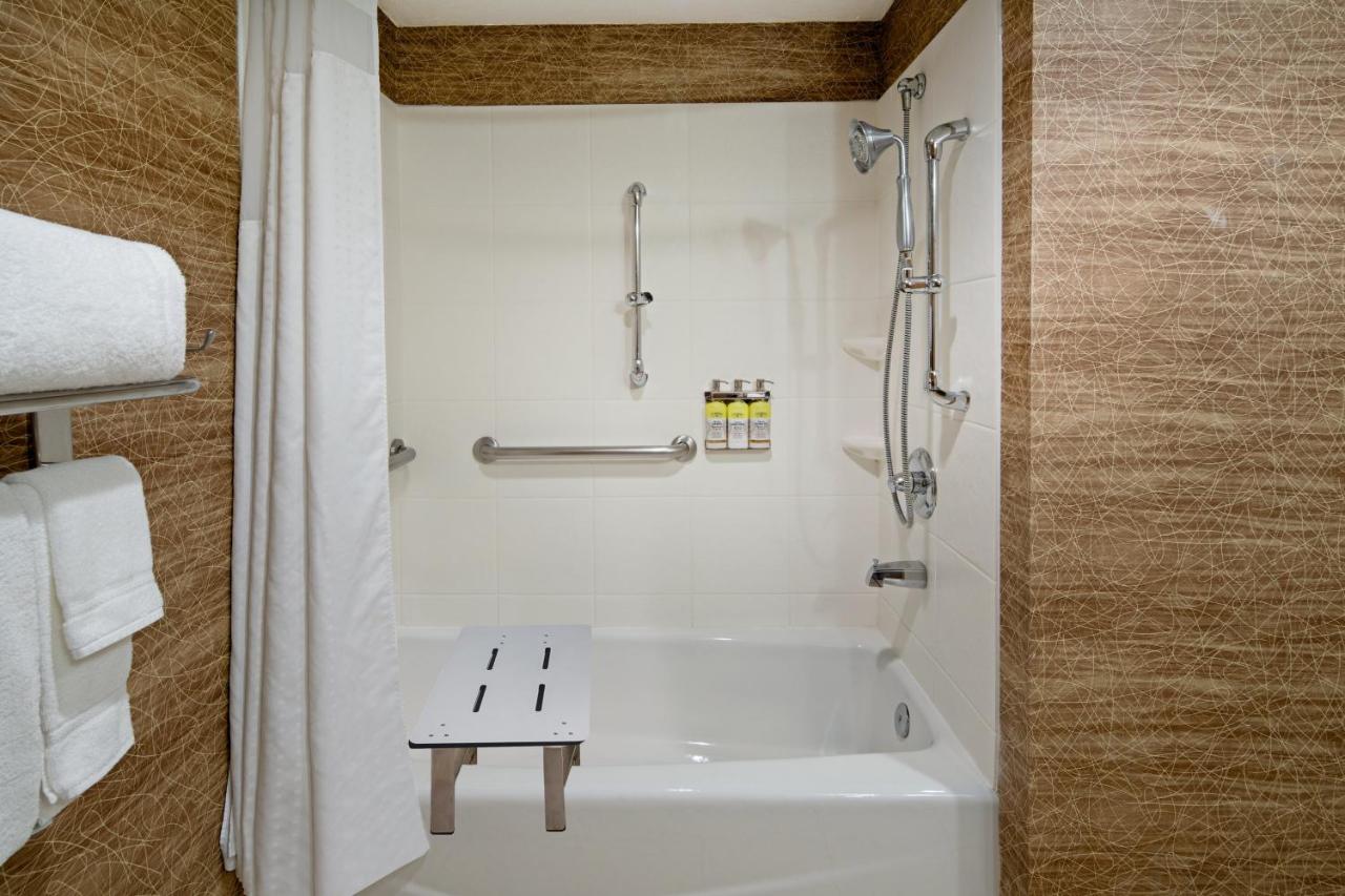 Queen Room with Two Queen Beds with Bath Tub - Hearing Accessible at Holiday Inn Express Port Hueneme by IHG