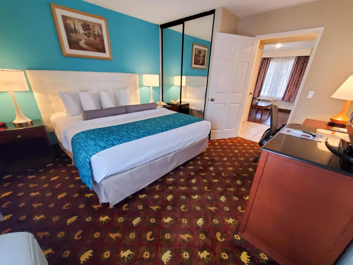 Two-Bedroom Suite at Howard Johnson by Wyndham Pasadena