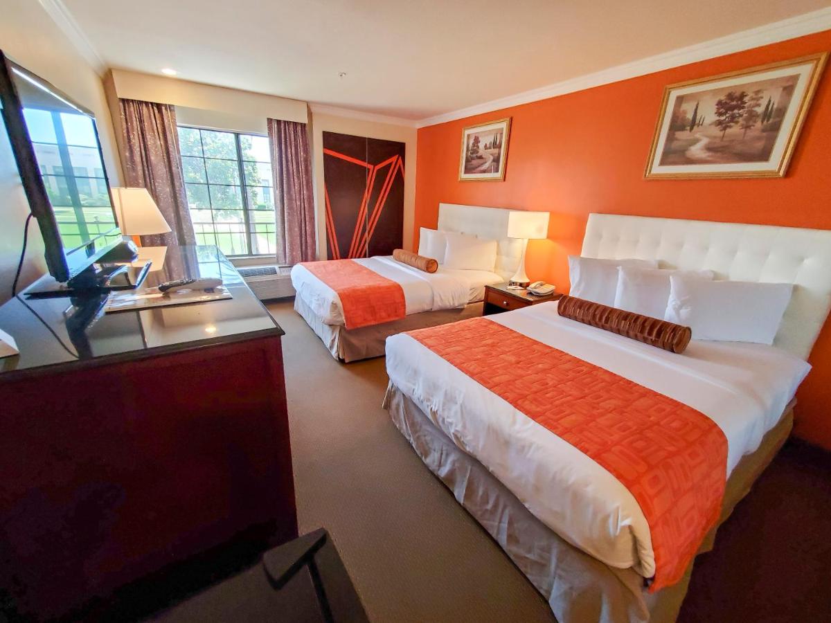 Queen Room with Two Queen Beds - Non-Smoking at Howard Johnson by Wyndham Pasadena