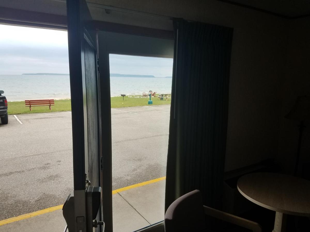  | Days Inn & Suites by Wyndham St. Ignace Lakefront