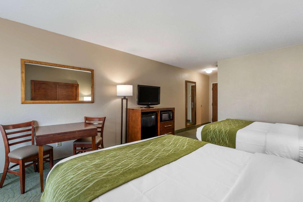 Queen Room with Two Queen Beds - Non-Smoking at Comfort Inn Muscatine near Hwy 61