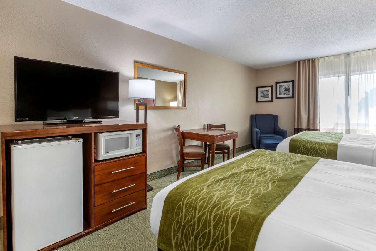 Queen Suite with Three Queen Beds - Non Smoking at Comfort Inn Muscatine near Hwy 61