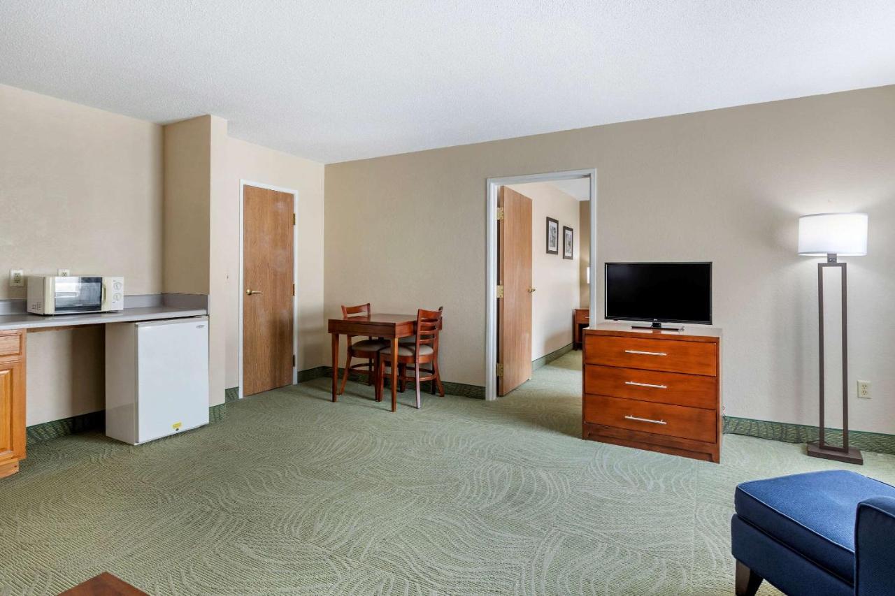 King Suite - Non Smoking at Comfort Inn Muscatine near Hwy 61
